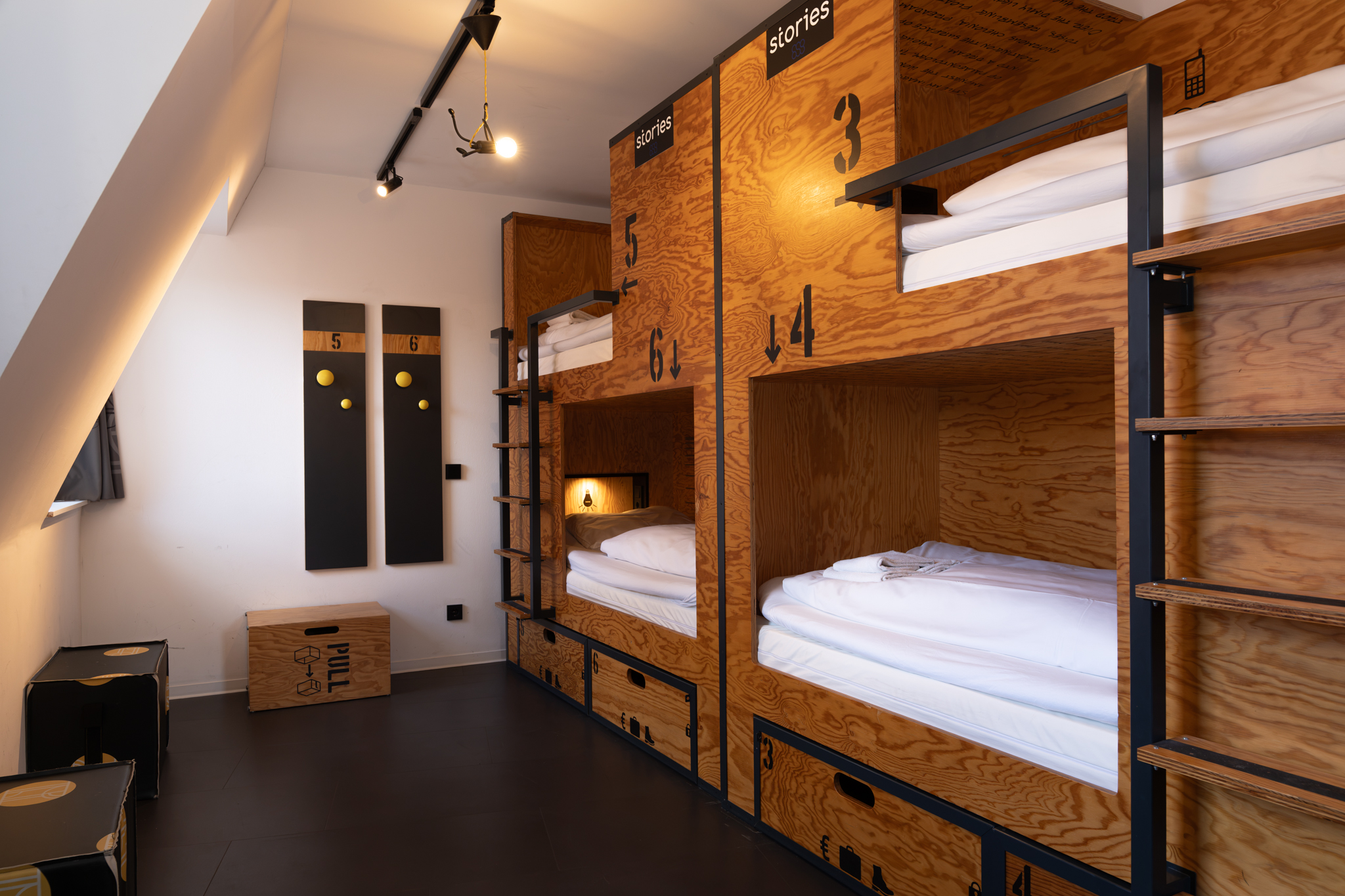 stories_Muenster_Hostel_Sechsbettzimmer_2048 (9)